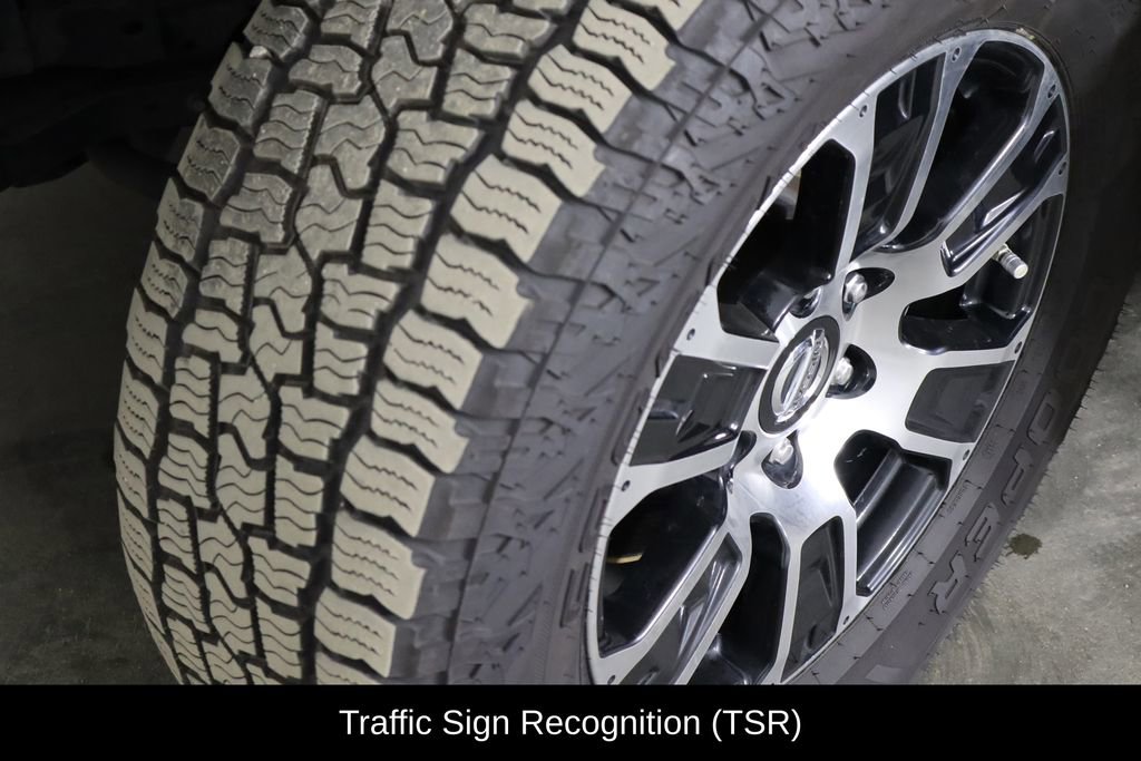 Used 2021 Nissan Titan SV w/ SV Convenience Package image 37