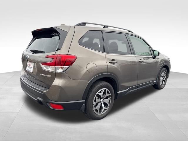 Used 2021 Subaru Forester Premium image 8