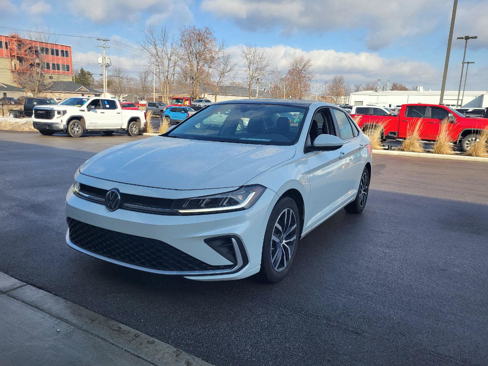 Used 2025 Volkswagen Jetta SE w/ Sunroof Package image 7