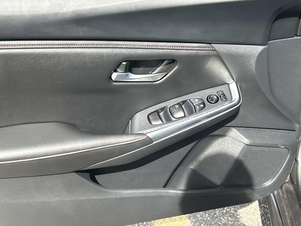 Certified 2023 Nissan Sentra SR FWD image 19