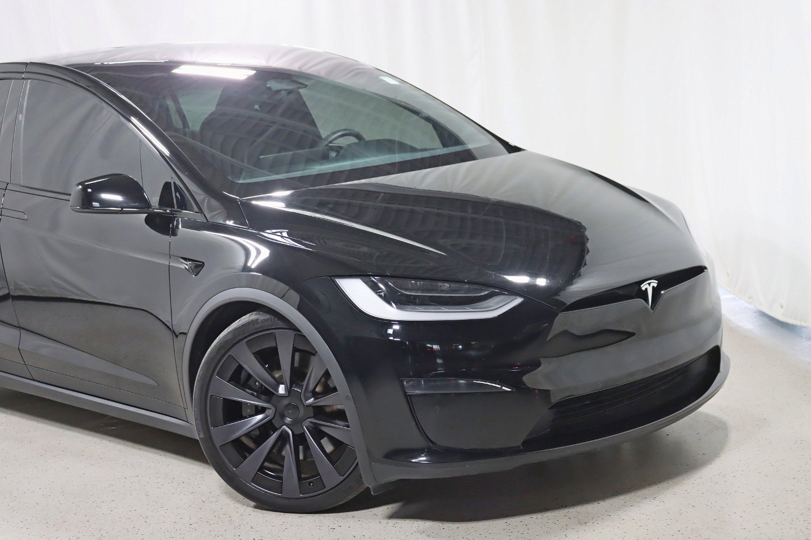 Used 2022 Tesla Model X Plaid image 2