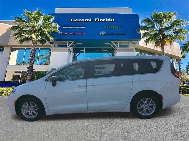 Certified 2024 Chrysler Pacifica Touring-L image 8