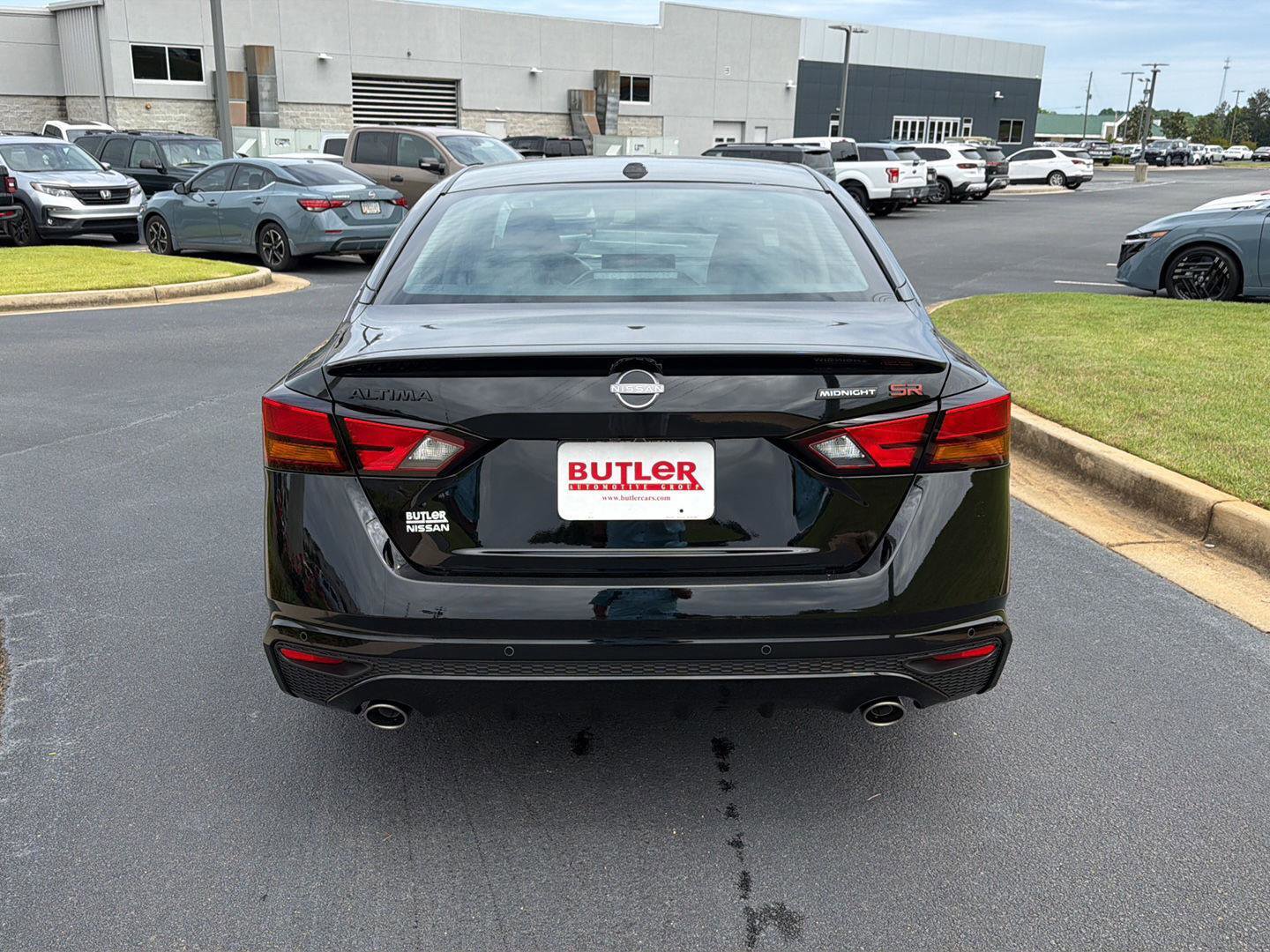 New 2026 Nissan Altima 2.5 SR w/ SR Midnight Edition Package FWD image 5