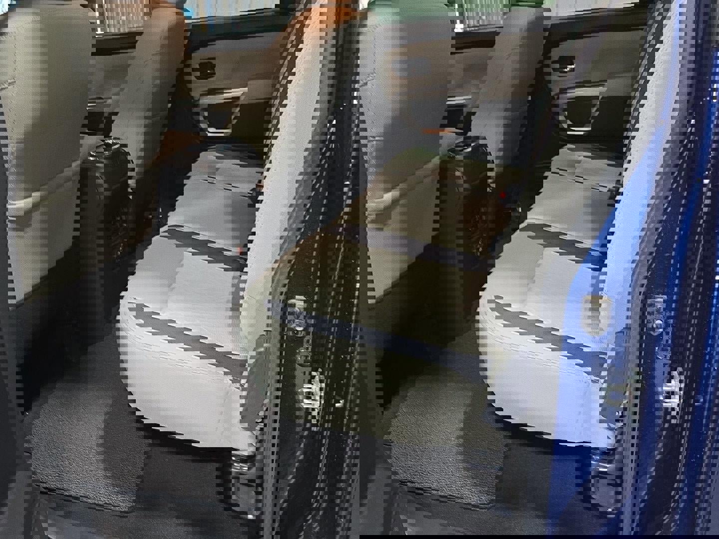 Used 2023 Nissan Titan SV w/ SV Convenience Package image 16