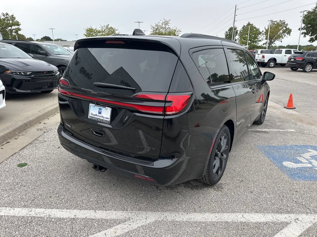 New 2026 Chrysler Pacifica Limited w/ S Appearance Package FWD image 30
