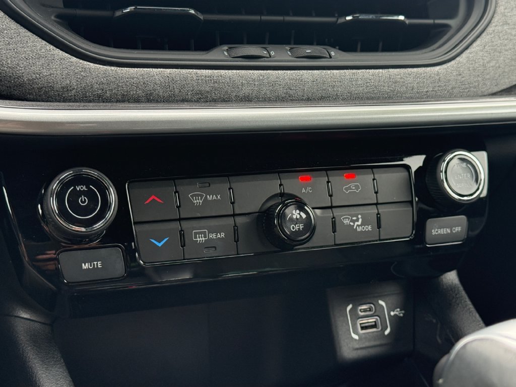 Certified 2023 Jeep Compass Latitude AWD/4WD image 17