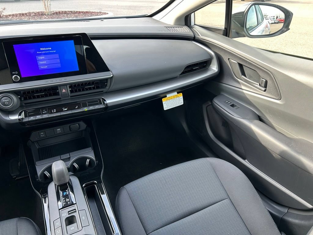Used 2025 Toyota Prius LE FWD image 11