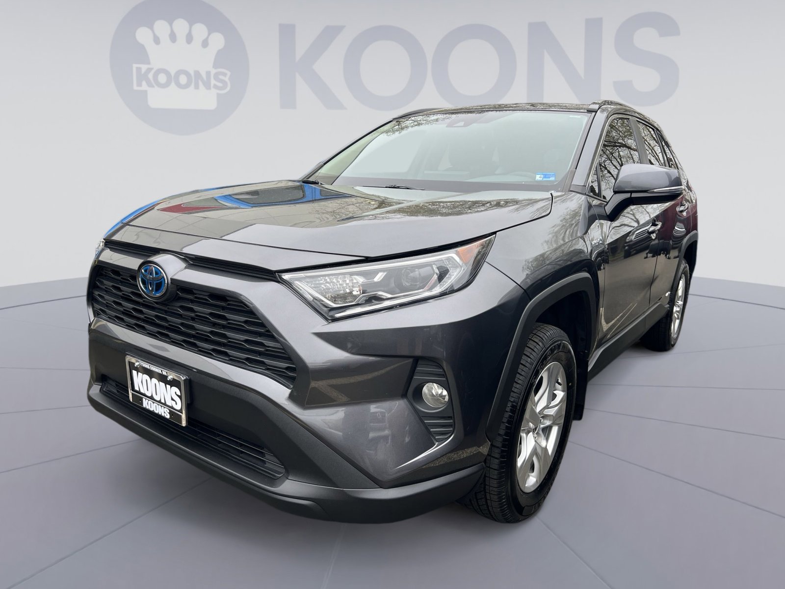 Used 2021 Toyota RAV4 XLE image 1