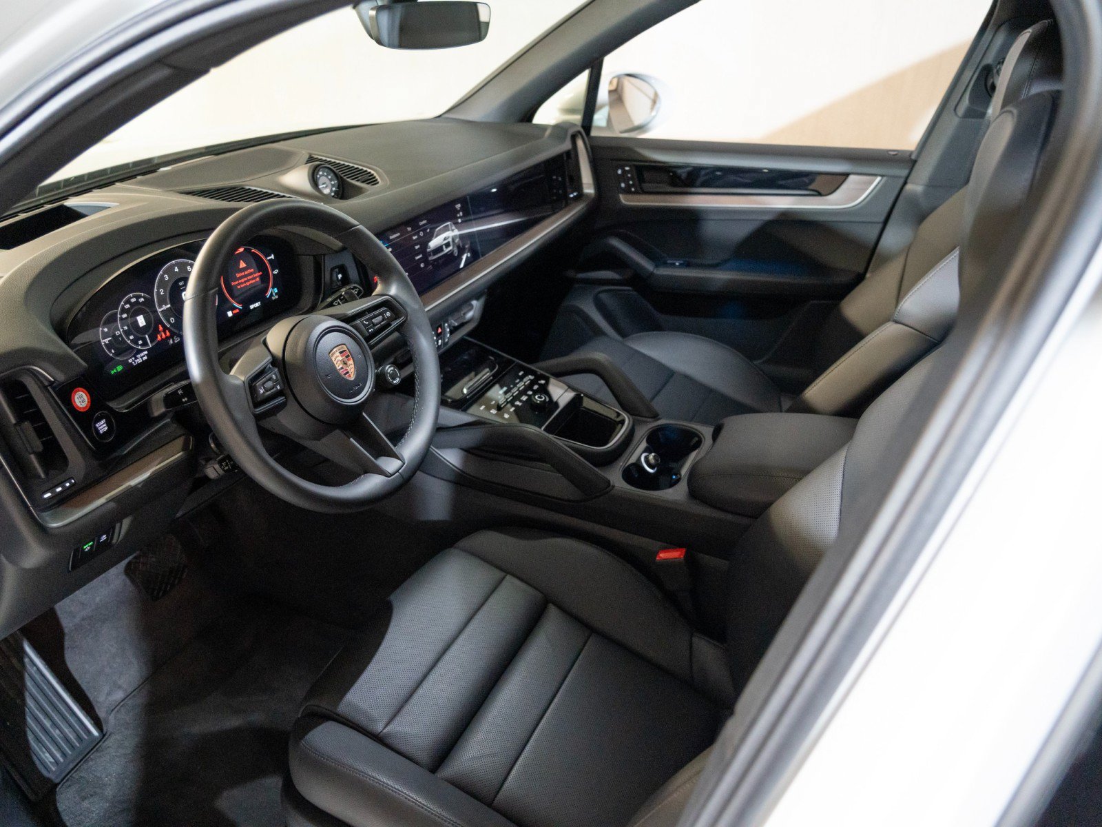 Certified 2026 Porsche Cayenne E-Hybrid AWD/4WD image 4