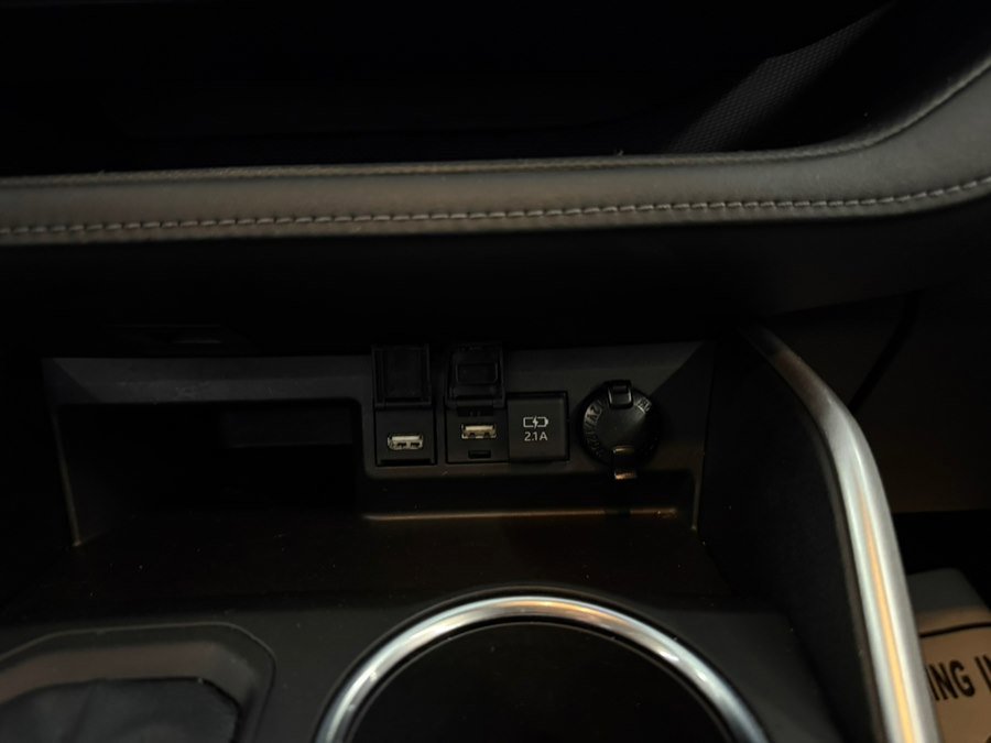 Used 2021 Toyota Highlander XLE AWD/4WD image 24