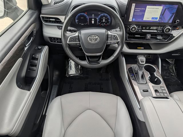 Used 2023 Toyota Highlander Limited image 12