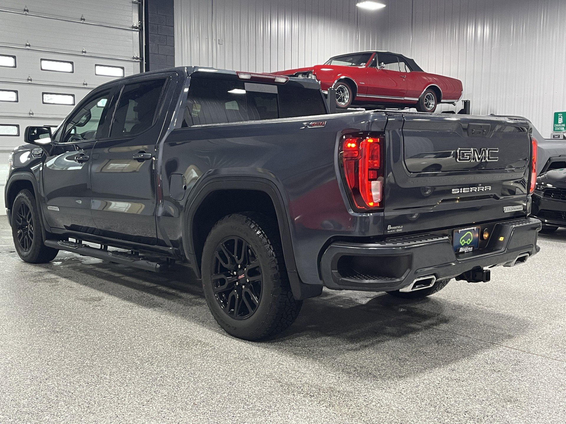 Certified 2022 GMC Sierra 1500 Elevation w/ Preferred Package image 3