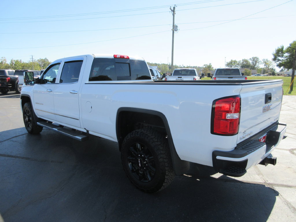 Used 2018 GMC Sierra 3500 Denali w/ Duramax Plus Package AWD/4WD image 11