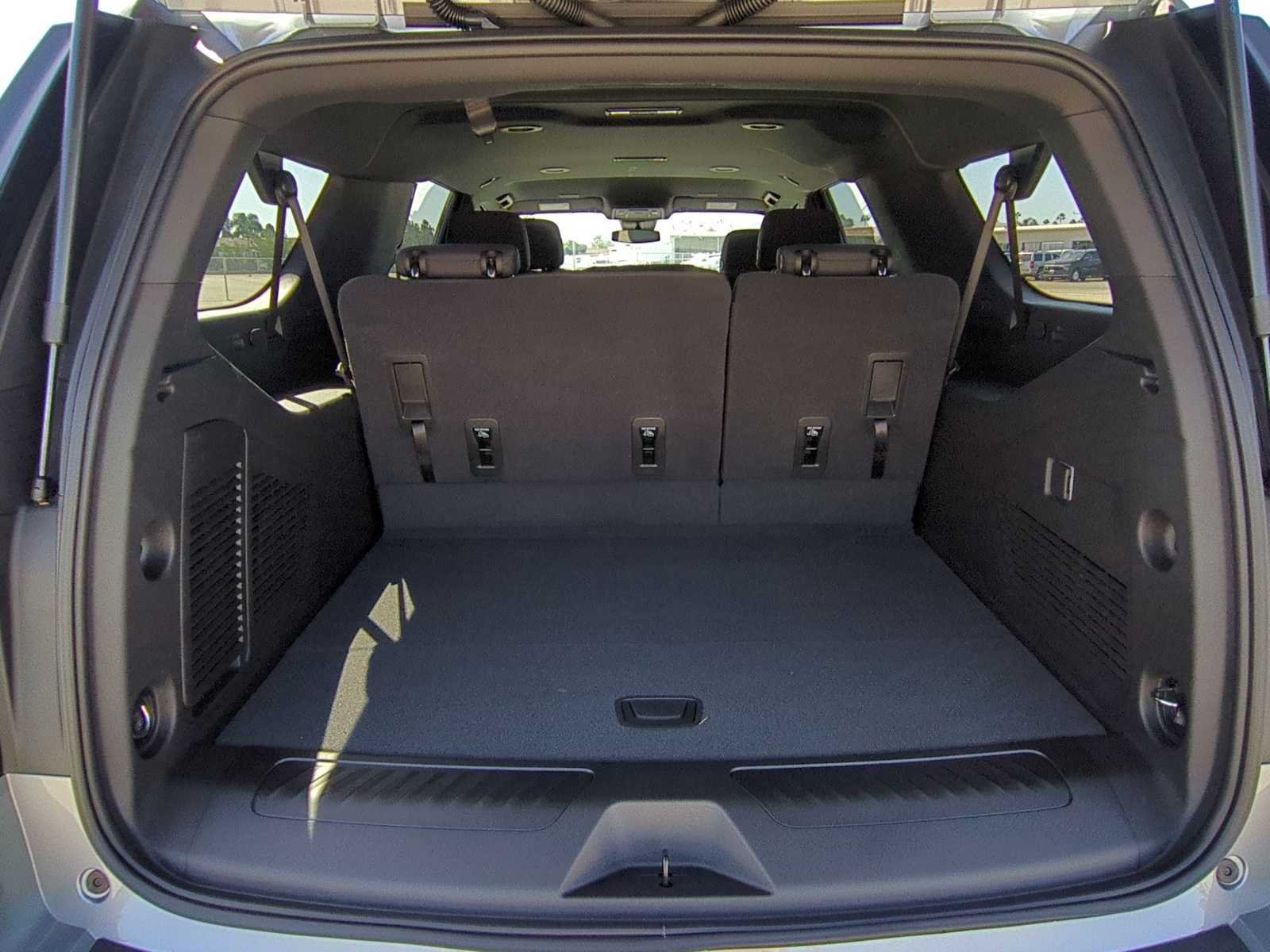 New 2026 Chevrolet Suburban LS RWD image 25