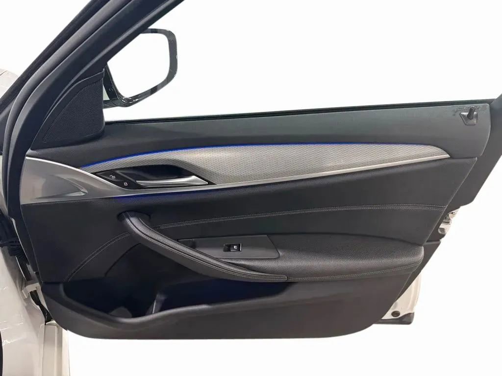 Used 2018 BMW 530i xDrive 530i xDrive image 25