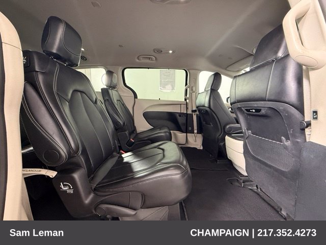 Used 2024 Chrysler Pacifica Touring-L FWD image 36