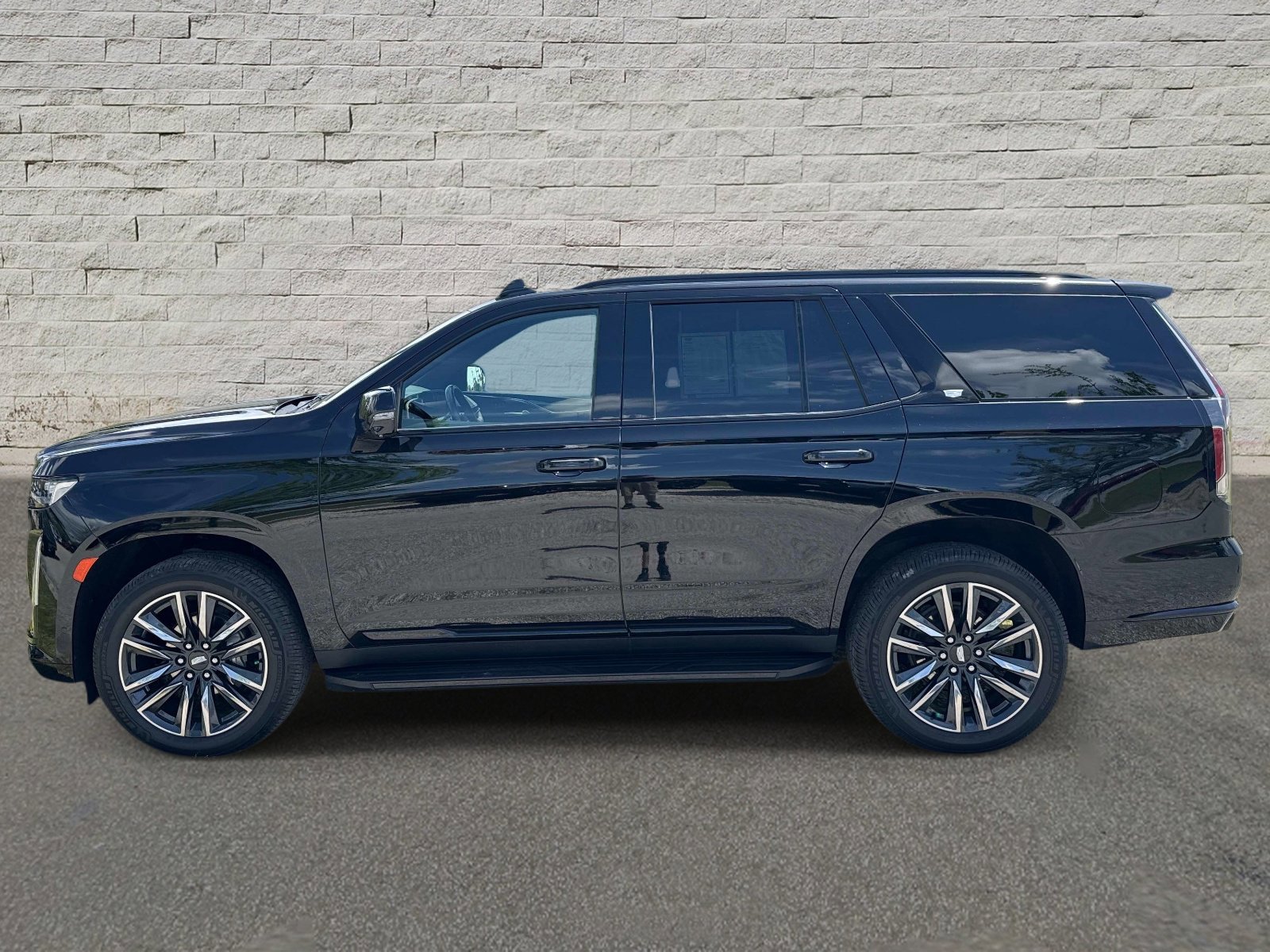 Used 2024 Cadillac Escalade Sport AWD/4WD image 2