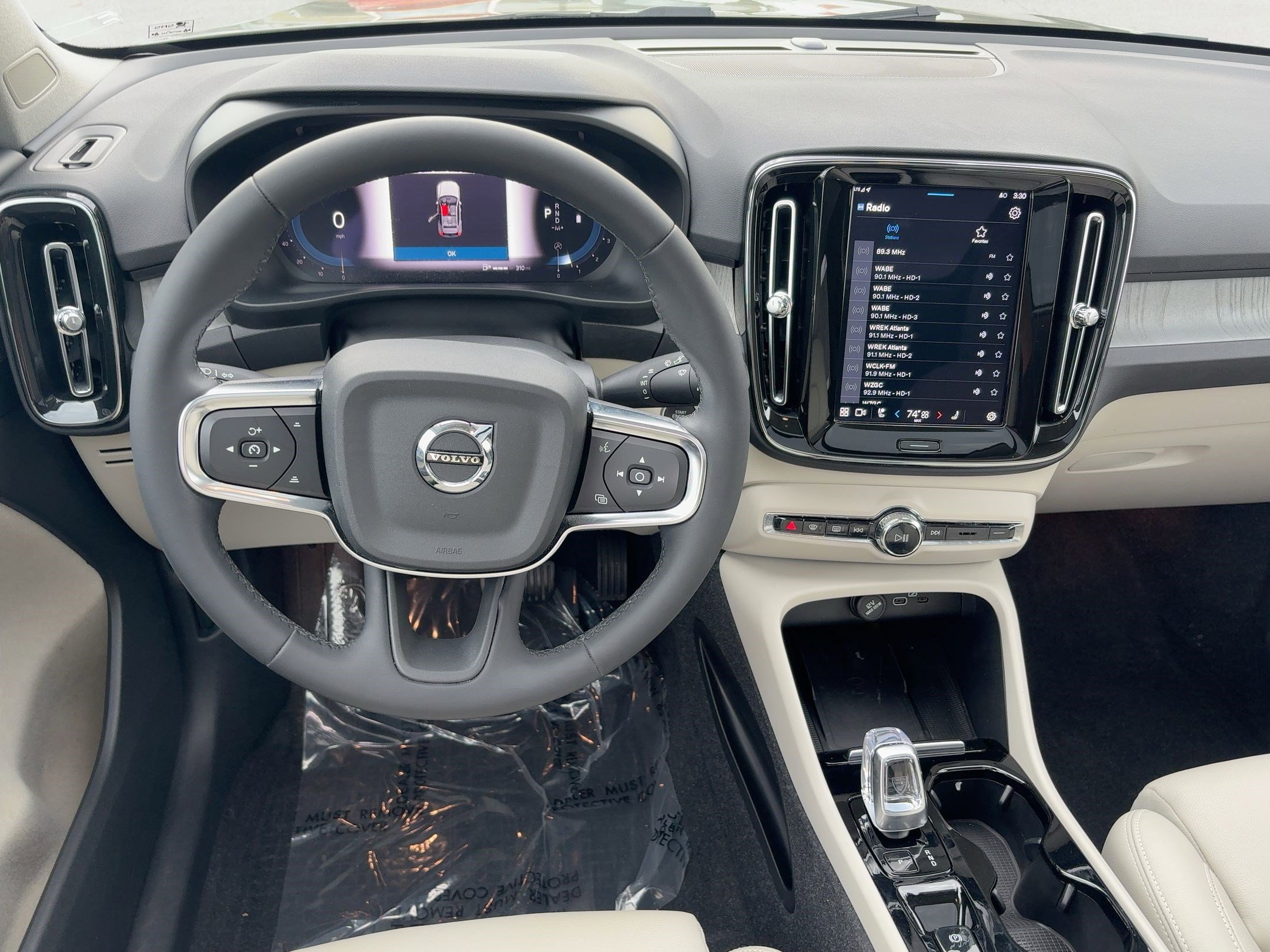 Used 2024 Volvo XC40 B5 Plus w/ Climate Package image 27