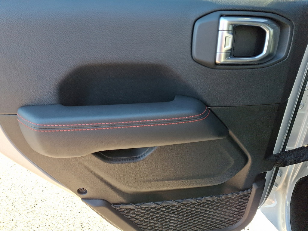 Used 2022 Jeep Wrangler Unlimited Rubicon w/ Steel Bumper Group image 19