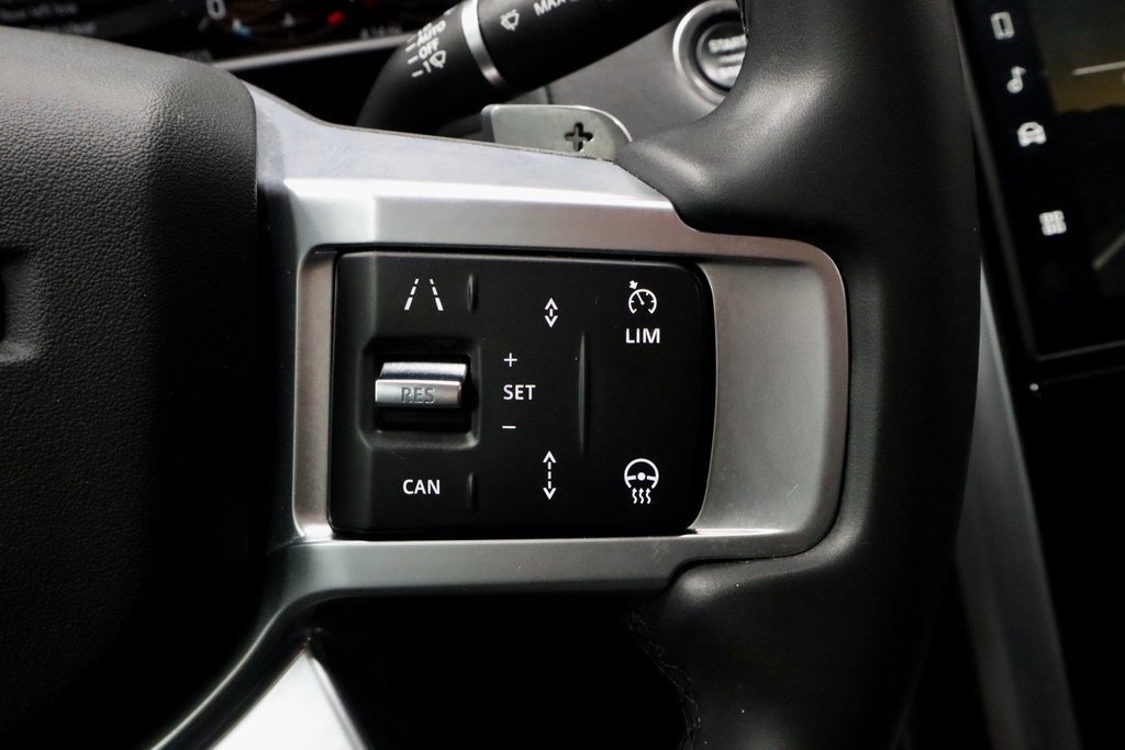 Used 2024 Land Rover Discovery S image 30