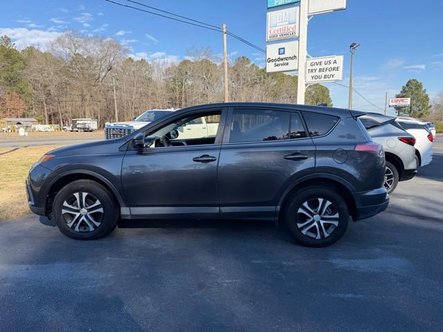 Used 2018 Toyota RAV4 LE image 7