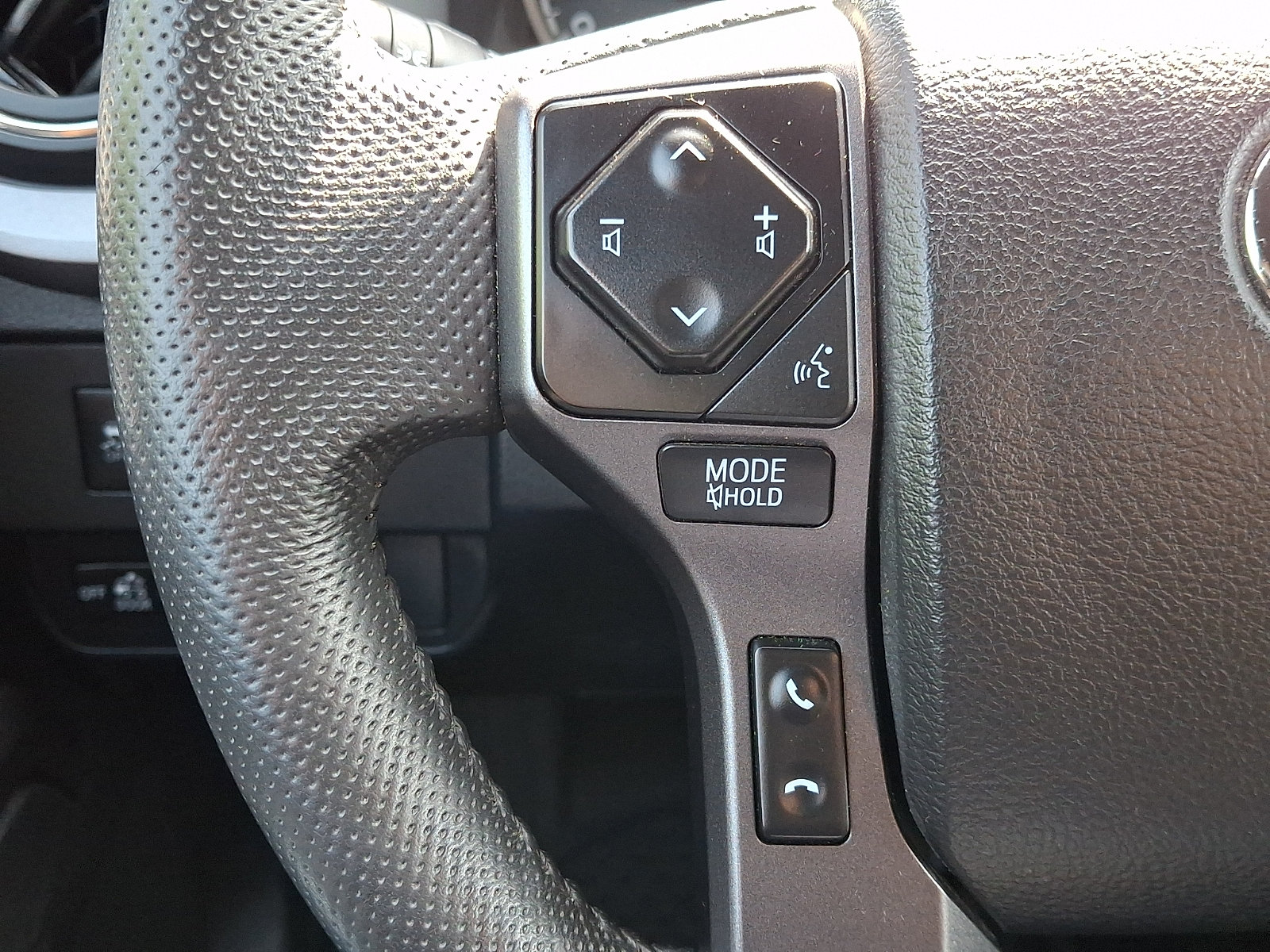 Used 2023 Toyota Tacoma TRD Off-Road w/ Technology Package AWD/4WD image 16