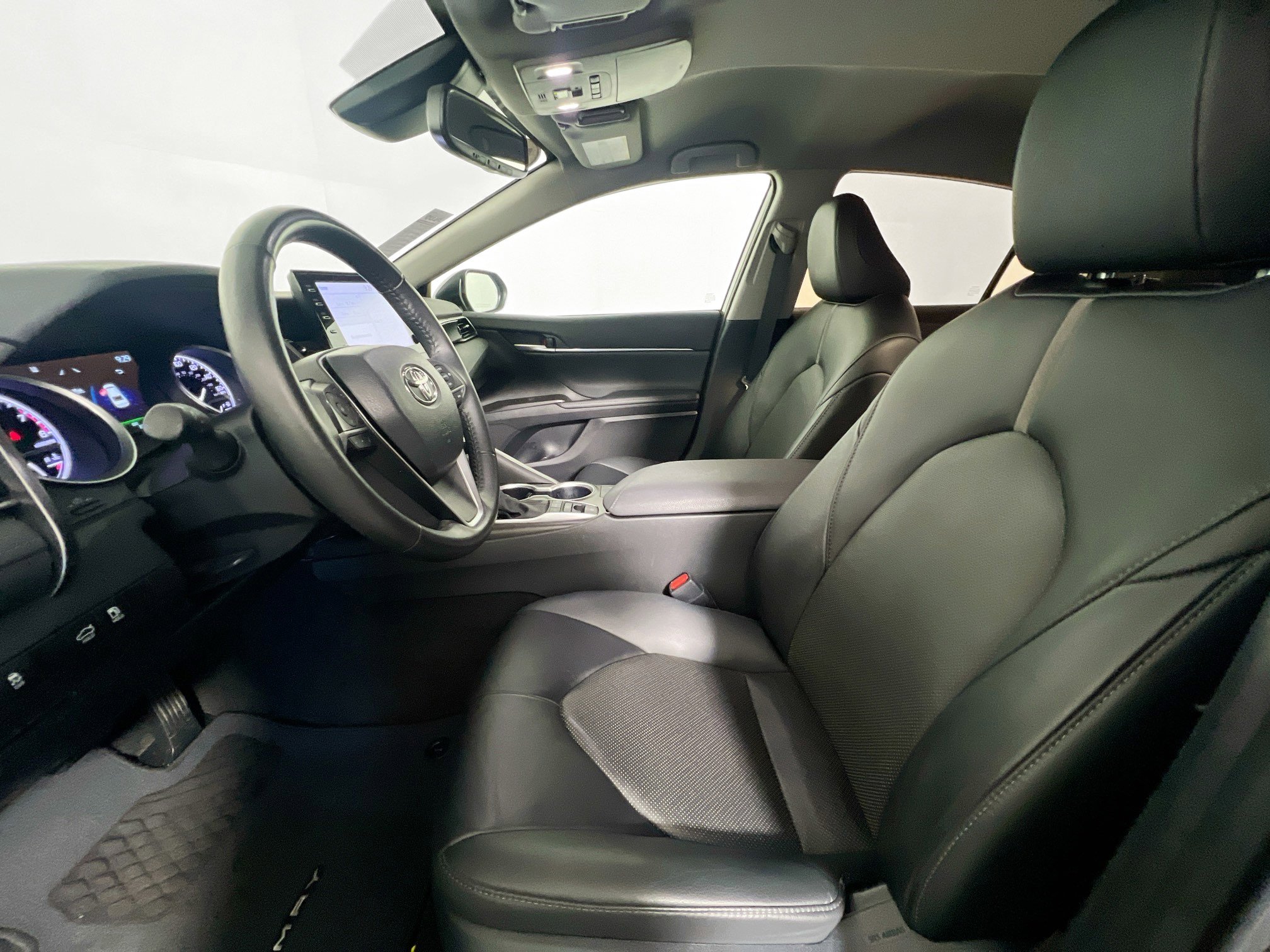 Used 2024 Toyota Camry XLE FWD image 14