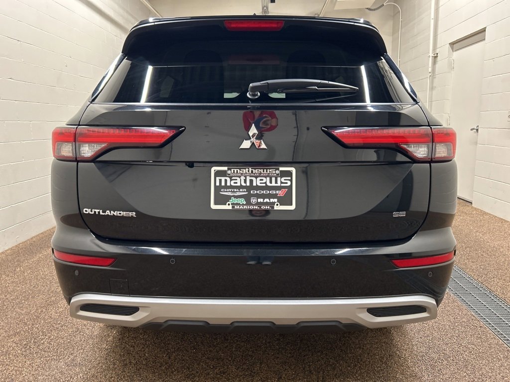 Used 2024 Mitsubishi Outlander SE image 3