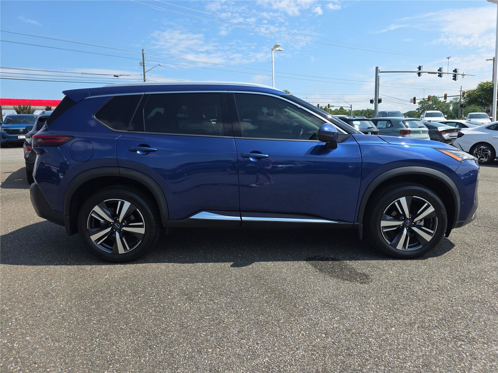 Used 2022 Nissan Rogue SL w/ SL Premium Package FWD image 4