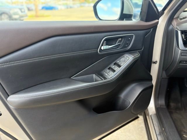 Used 2022 Nissan Rogue Platinum w/ Head-Up Display Package image 9