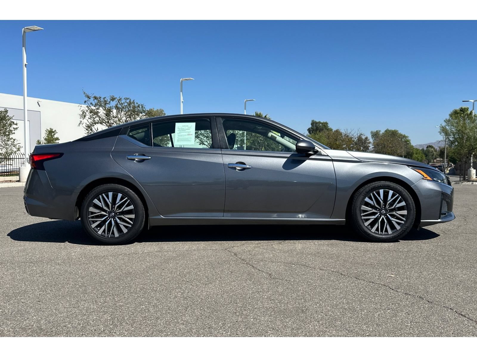 Used 2023 Nissan Altima 2.5 SV FWD image 7