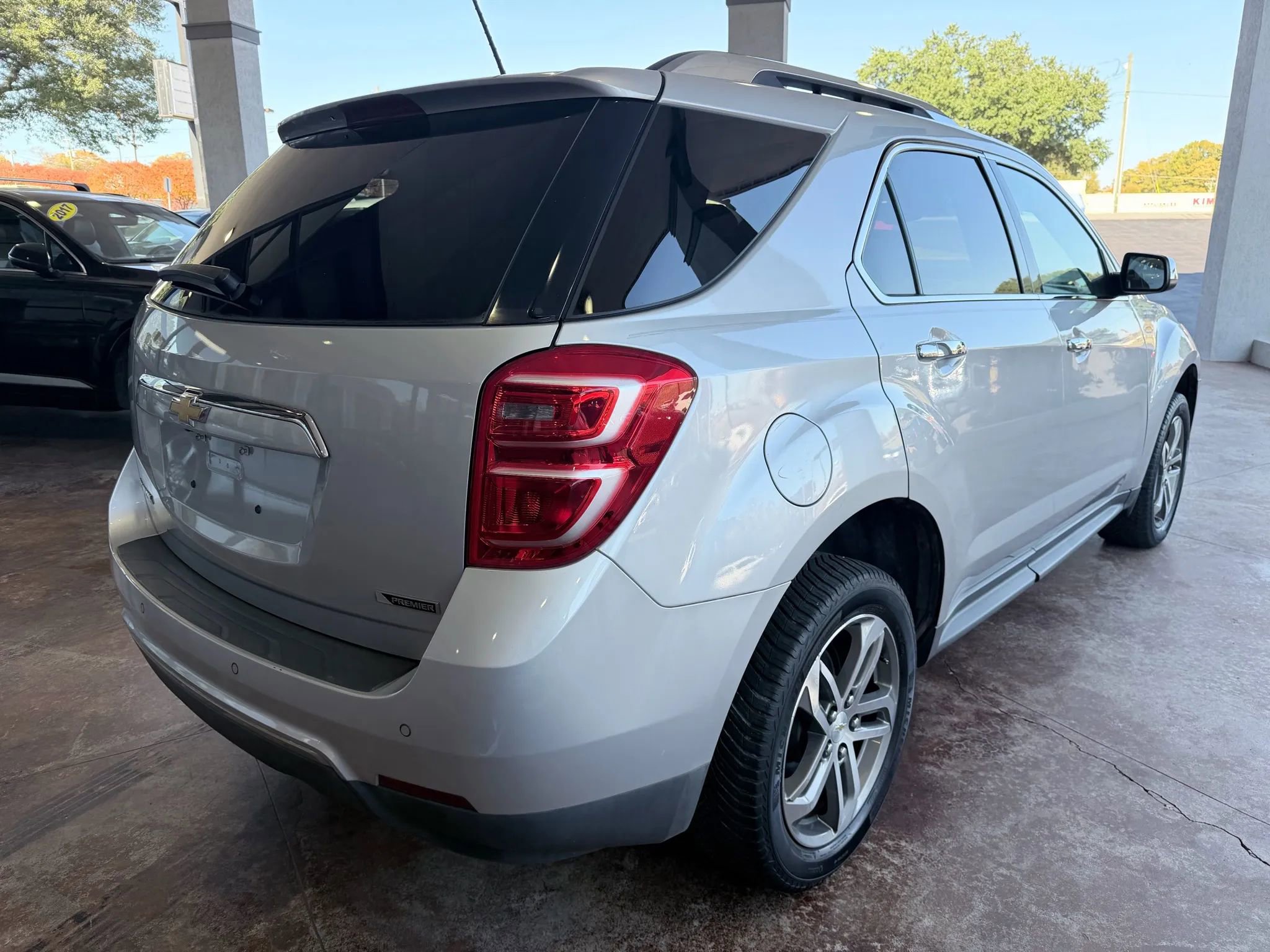 Used 2017 Chevrolet Equinox Premier w/ Enhanced Convenience Package image 7