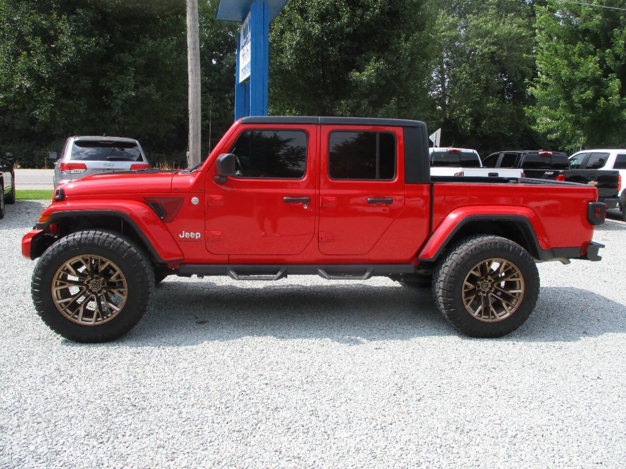 Used 2023 Jeep Gladiator Overland AWD/4WD image 2