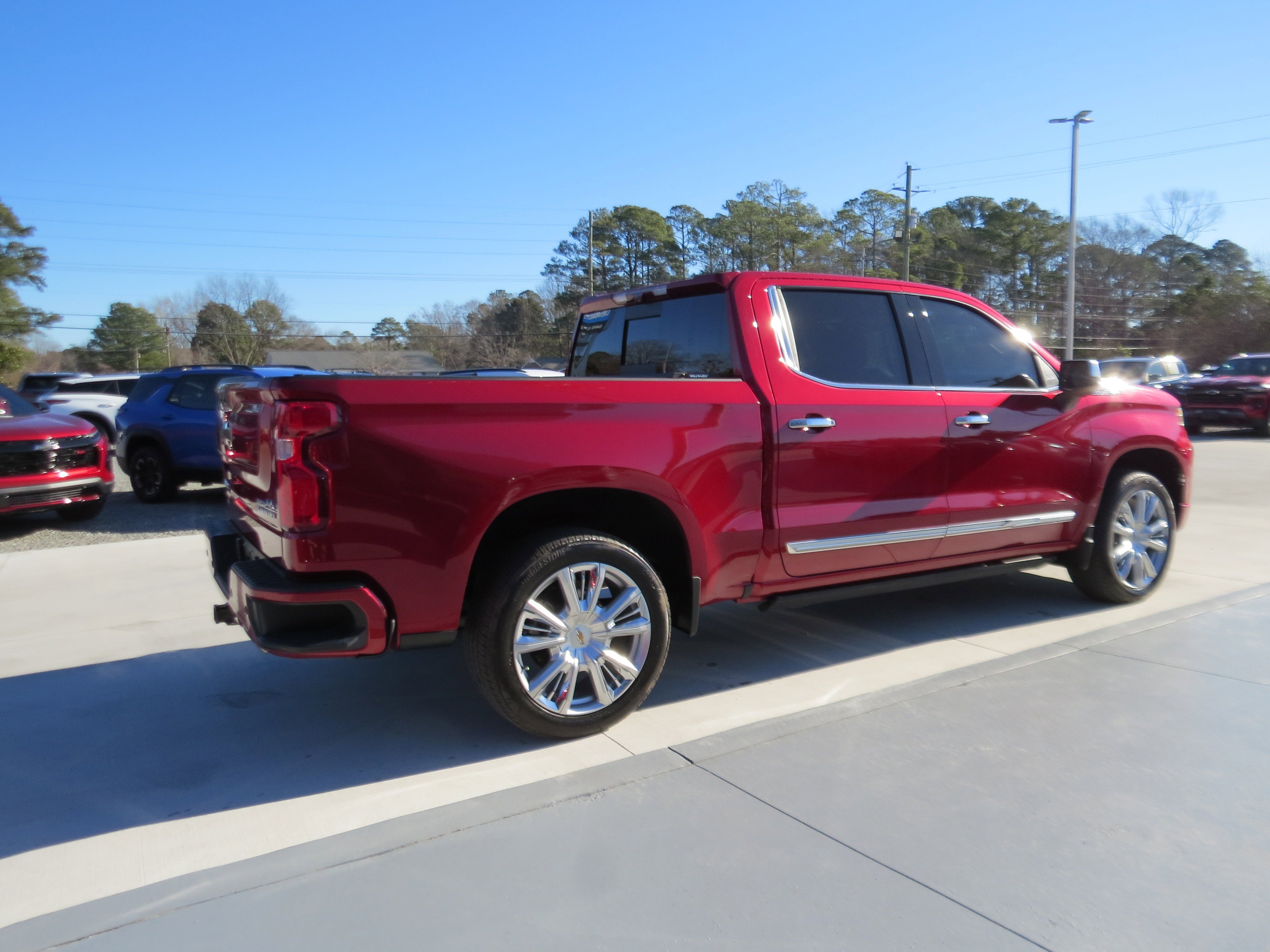 Used 2024 Chevrolet Silverado 1500 High Country w/ High Country Premium Package AWD/4WD image 5
