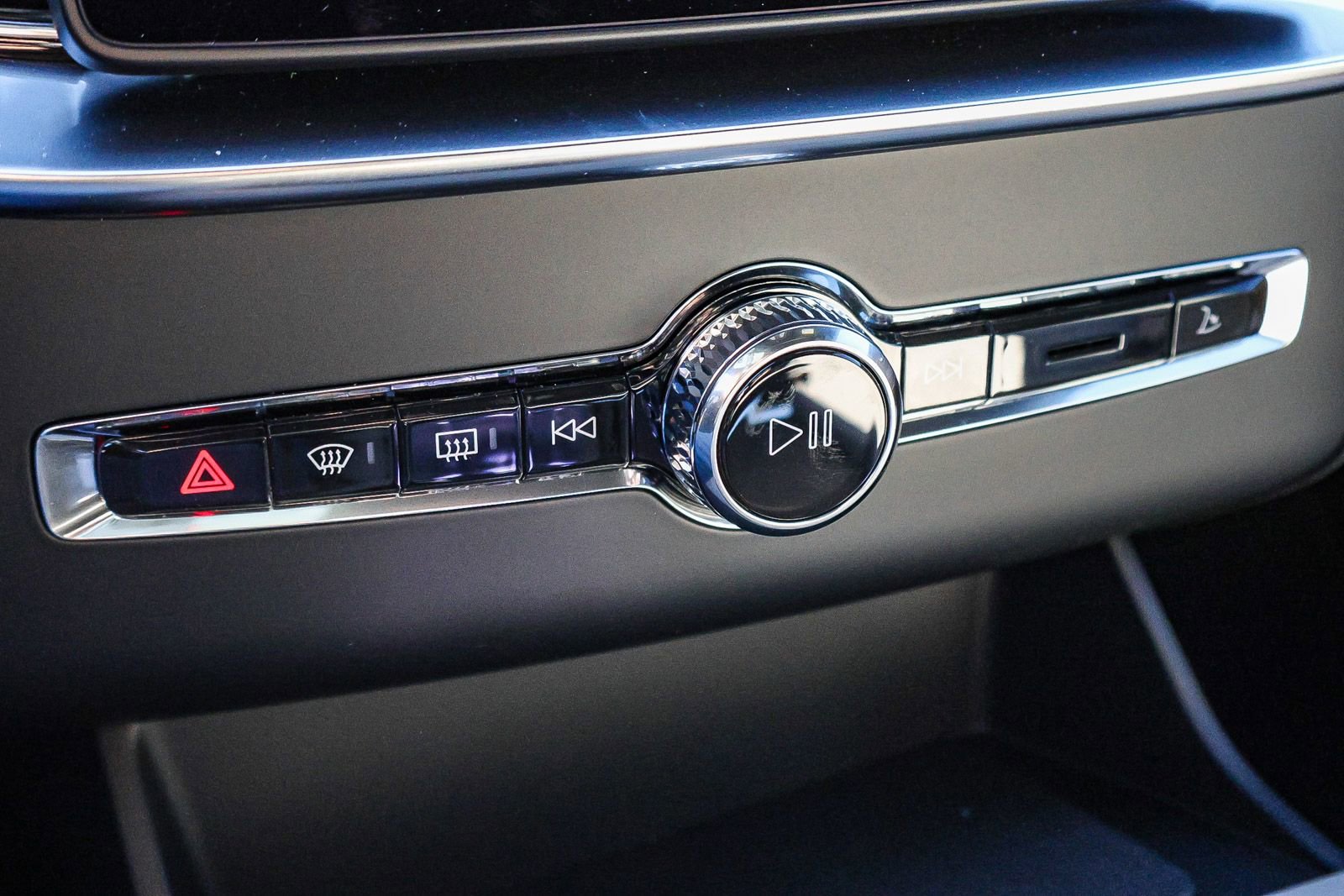 New 2026 Volvo XC90 T8 Plus w/ Protection Package Premier image 33