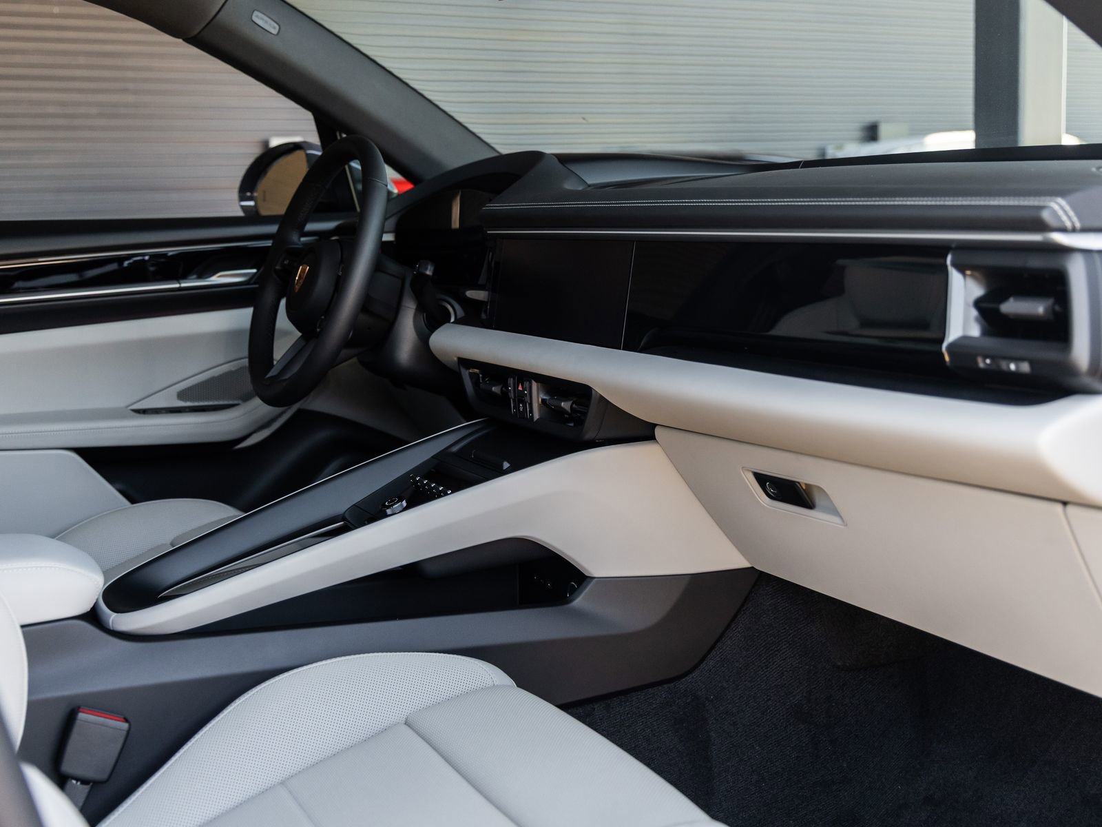 New 2025 Porsche Macan 4S Electric AWD/4WD image 43