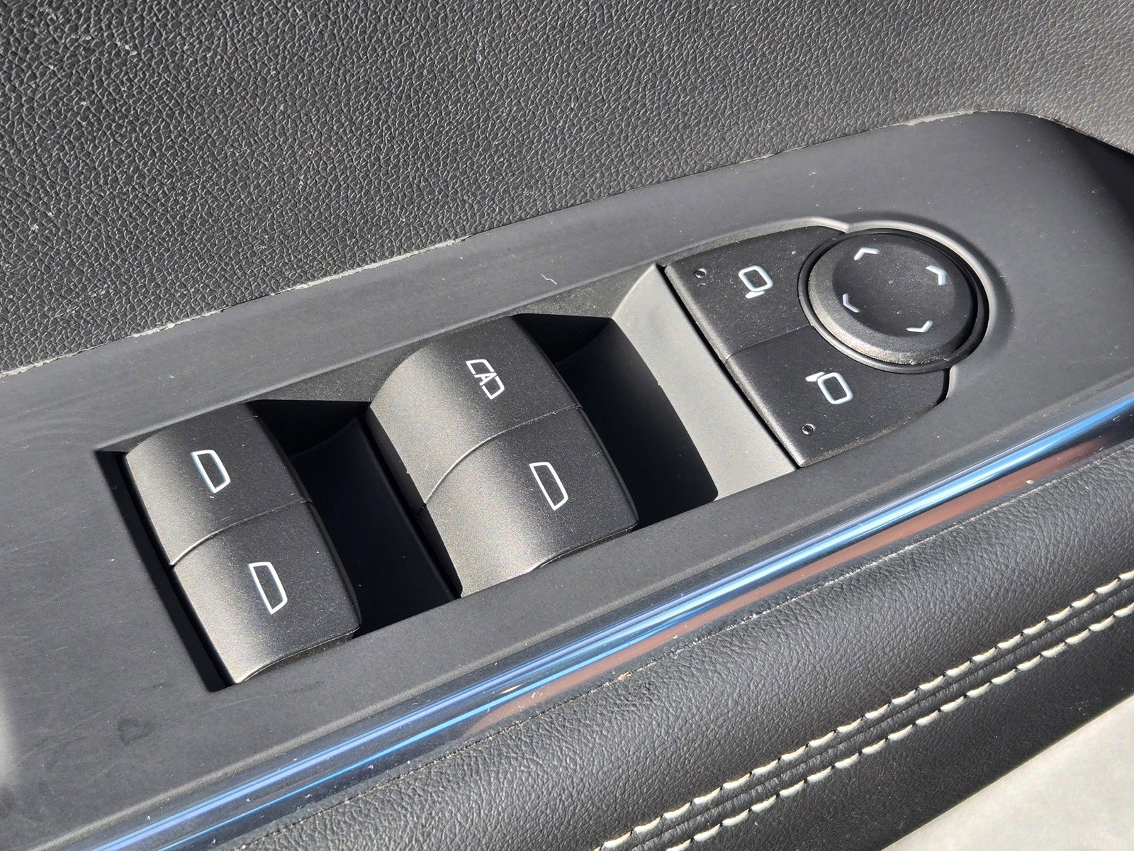 Certified 2025 GMC Acadia Elevation image 17