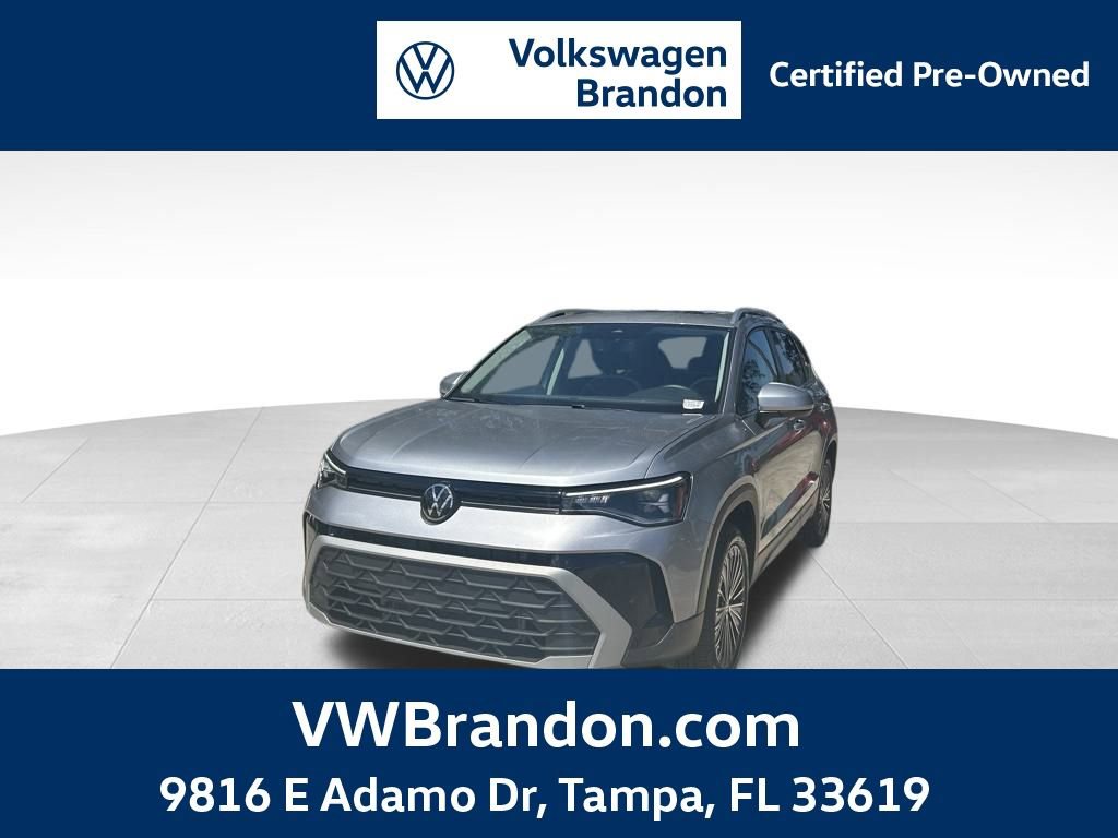 Used 2025 Volkswagen Taos SE w/ Panoramic Sunroof Package