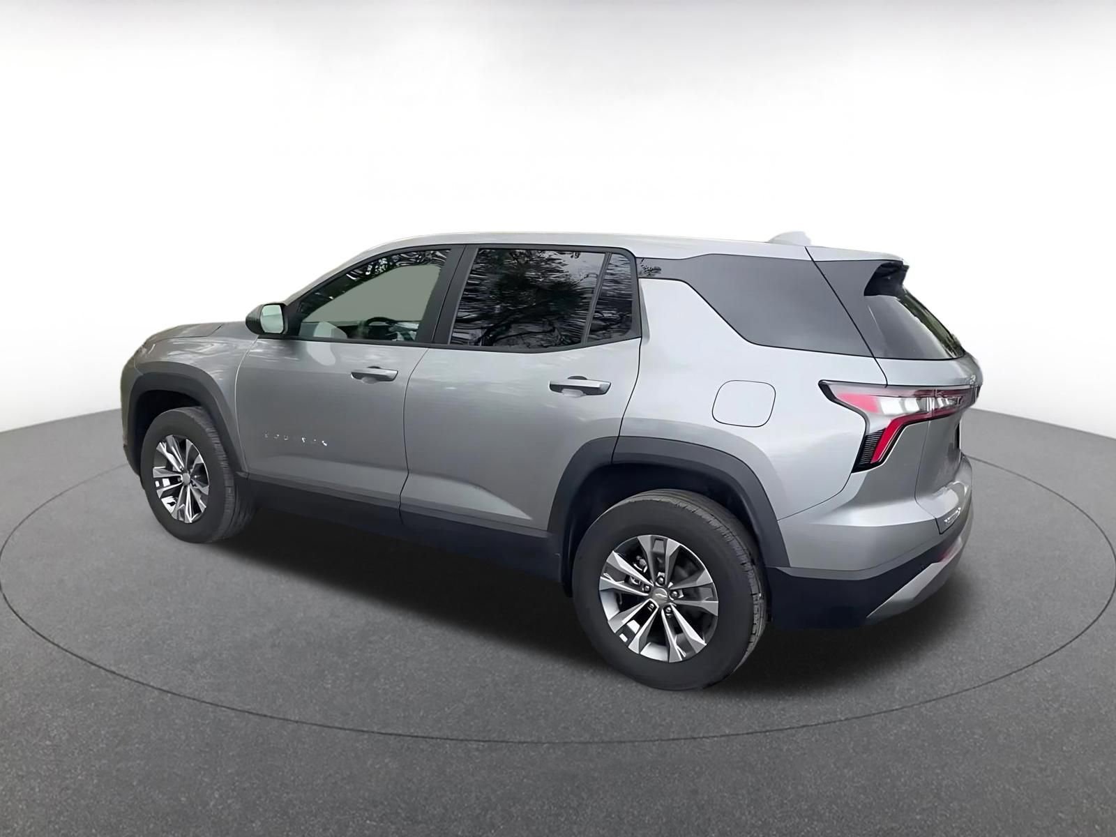 Used 2025 Chevrolet Equinox LT FWD image 10