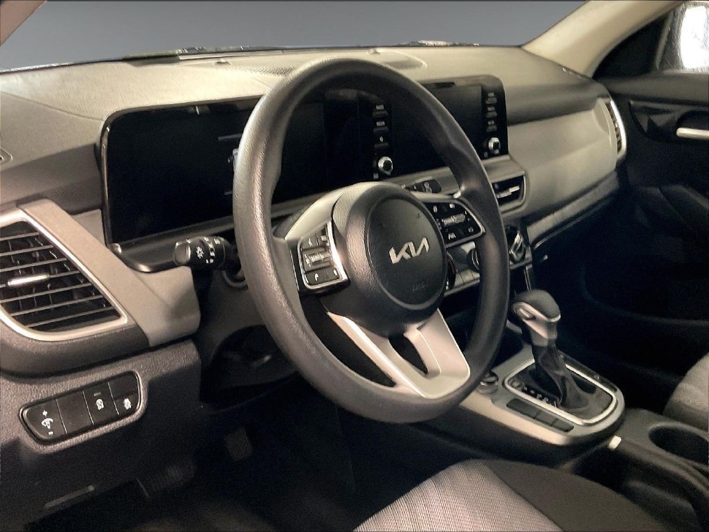 Used 2025 Kia Seltos LX AWD/4WD image 8