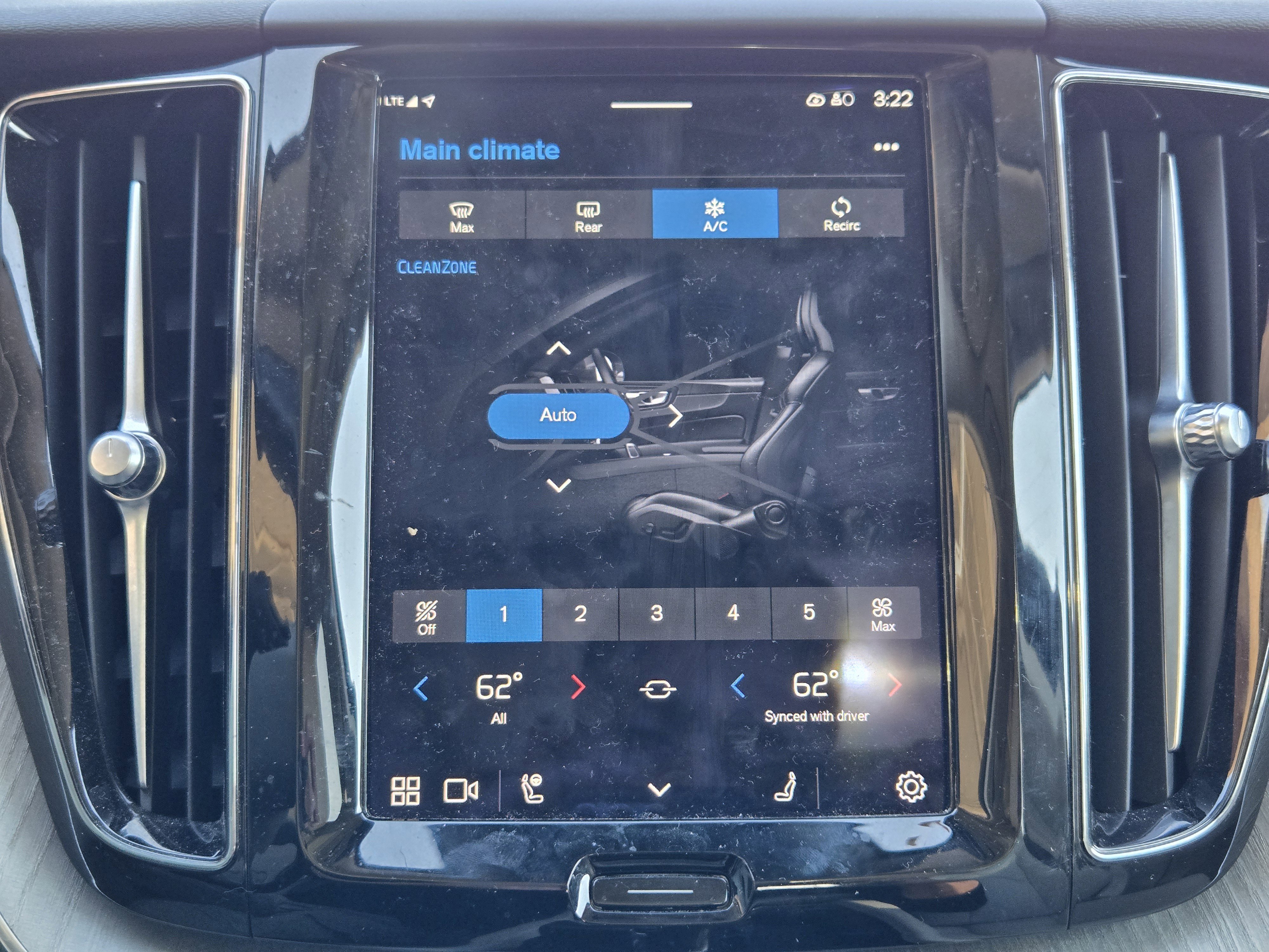 Used 2023 Volvo XC60 B5 Plus w/ Climate Package image 28