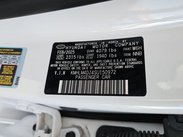 Used 2025 Hyundai Elantra SEL FWD image 21