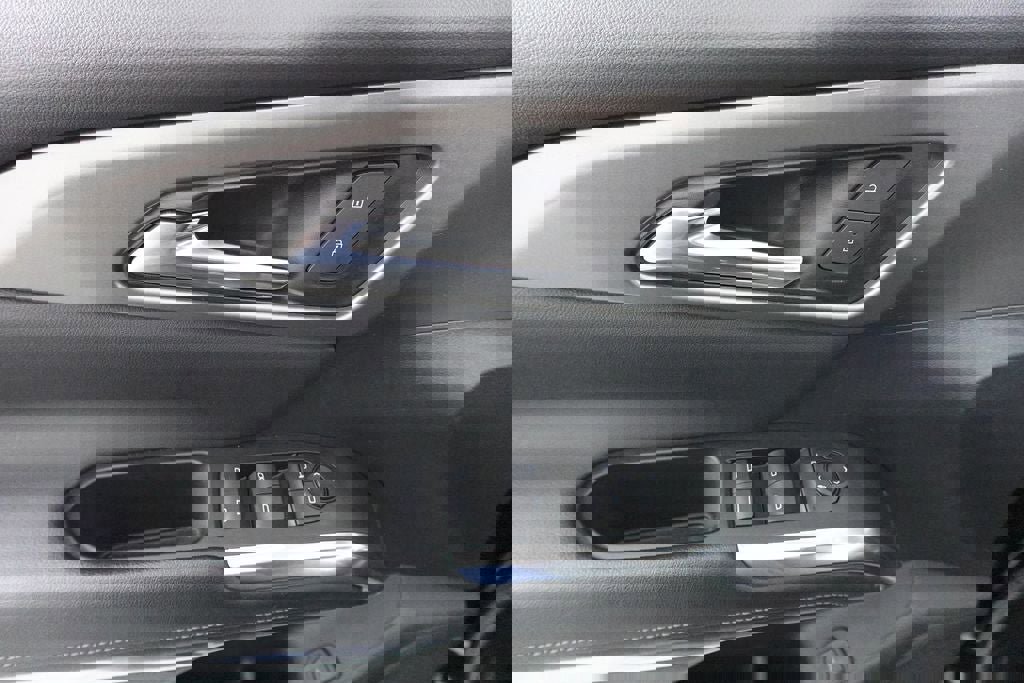 Used 2024 Chevrolet Traverse LT image 9