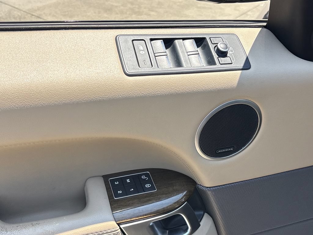 Used 2017 Land Rover Range Rover Sport SE AWD/4WD image 16