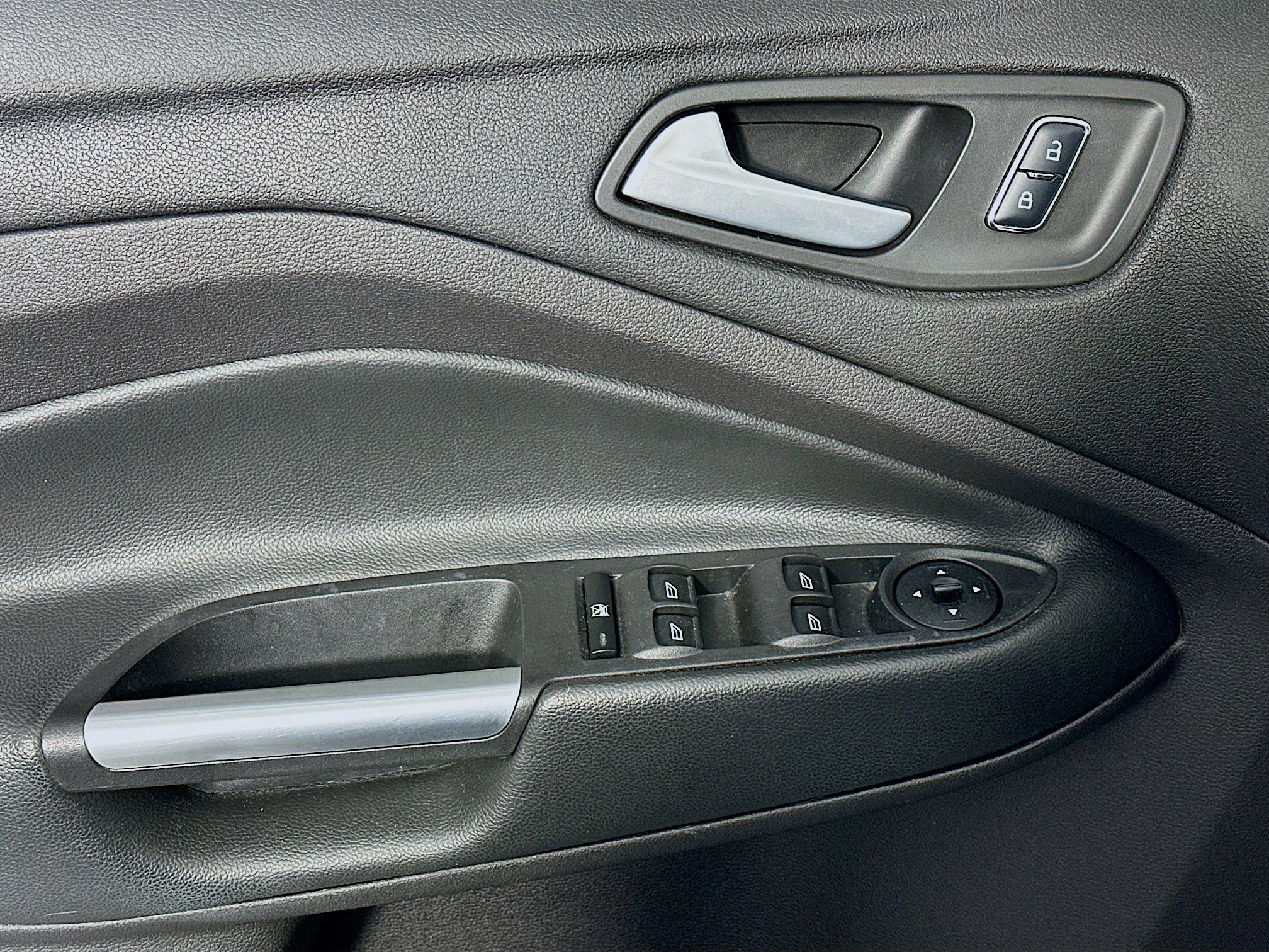 Used 2015 Ford Escape SE image 15