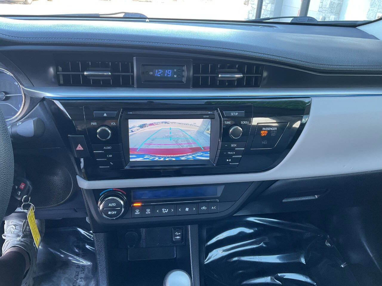 Used 2015 Toyota Corolla LE image 21