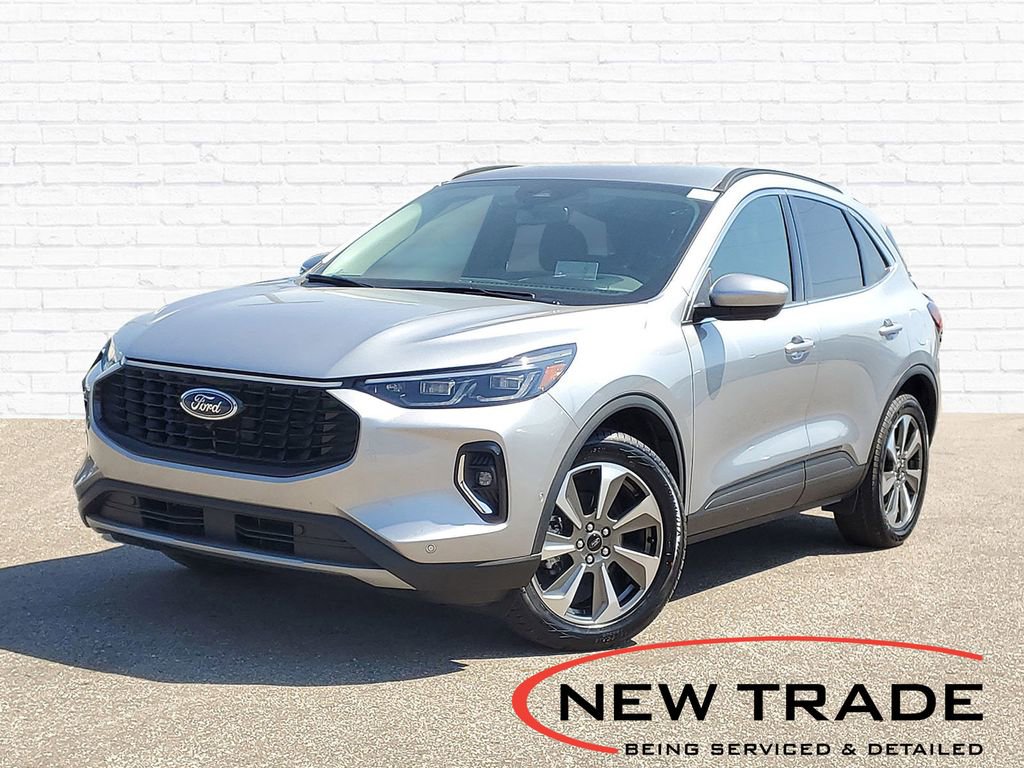 Used 2023 Ford Escape Platinum w/ Premium Technology Package AWD/4WD image 1