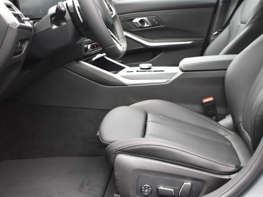 New 2026 BMW 330i Sedan w/ M Sport Package image 12