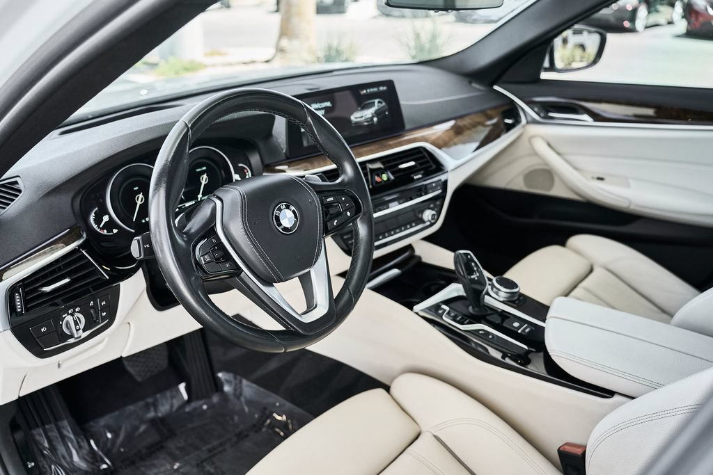 Used 2018 BMW 540i w/ Premium Package RWD image 2