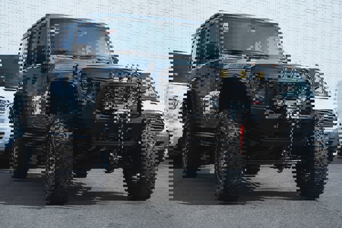 Used 2015 Jeep Wrangler Unlimited Rubicon w/ Connectivity Group image 11